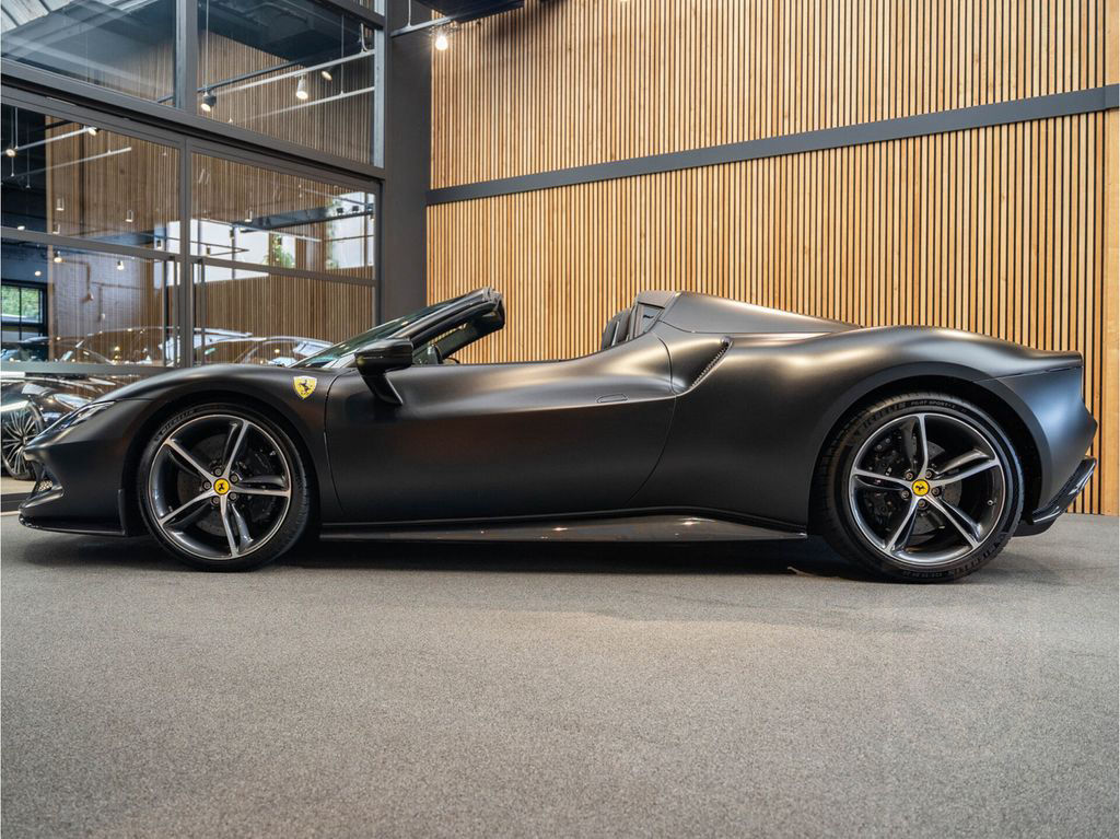 Ferrari 296 GTS Painted Stripes Full Carbon 296 3.0 V6 G