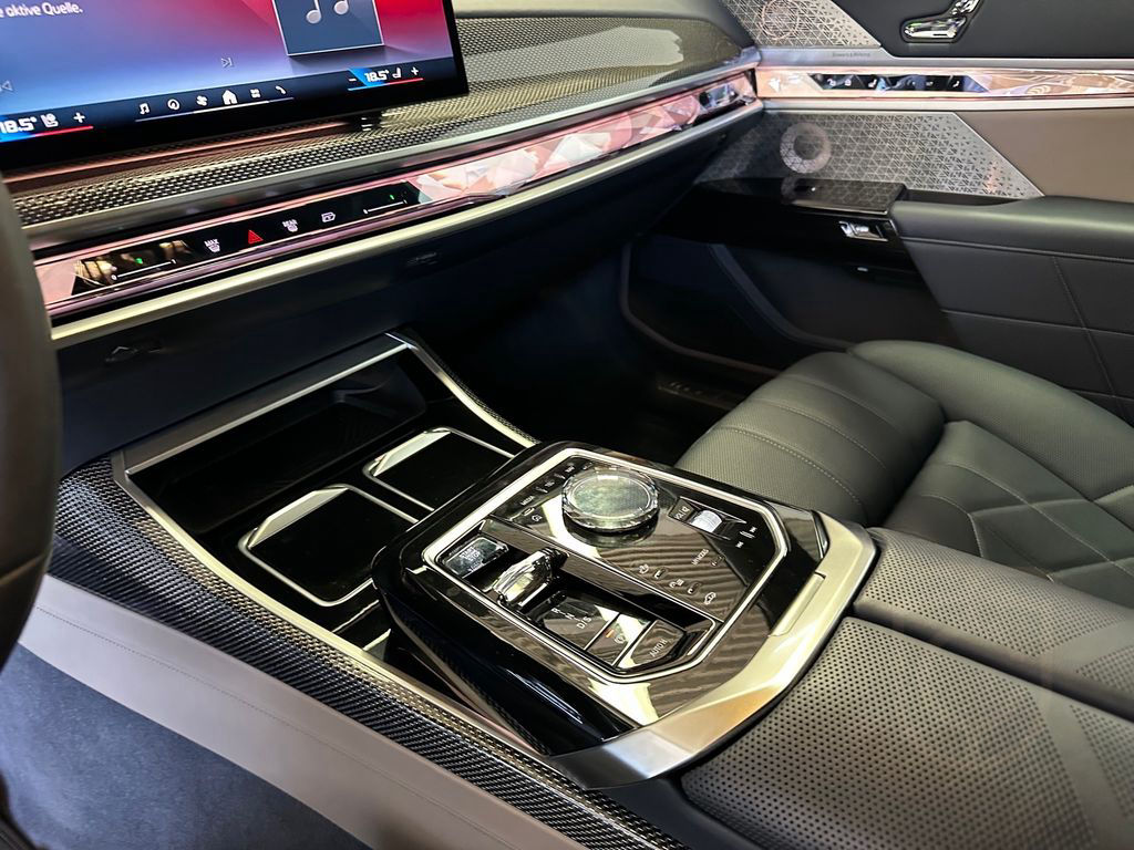 BMW M760e xDrive*Kristall*B&W*Fond-TV*PanoSkyL*360°*