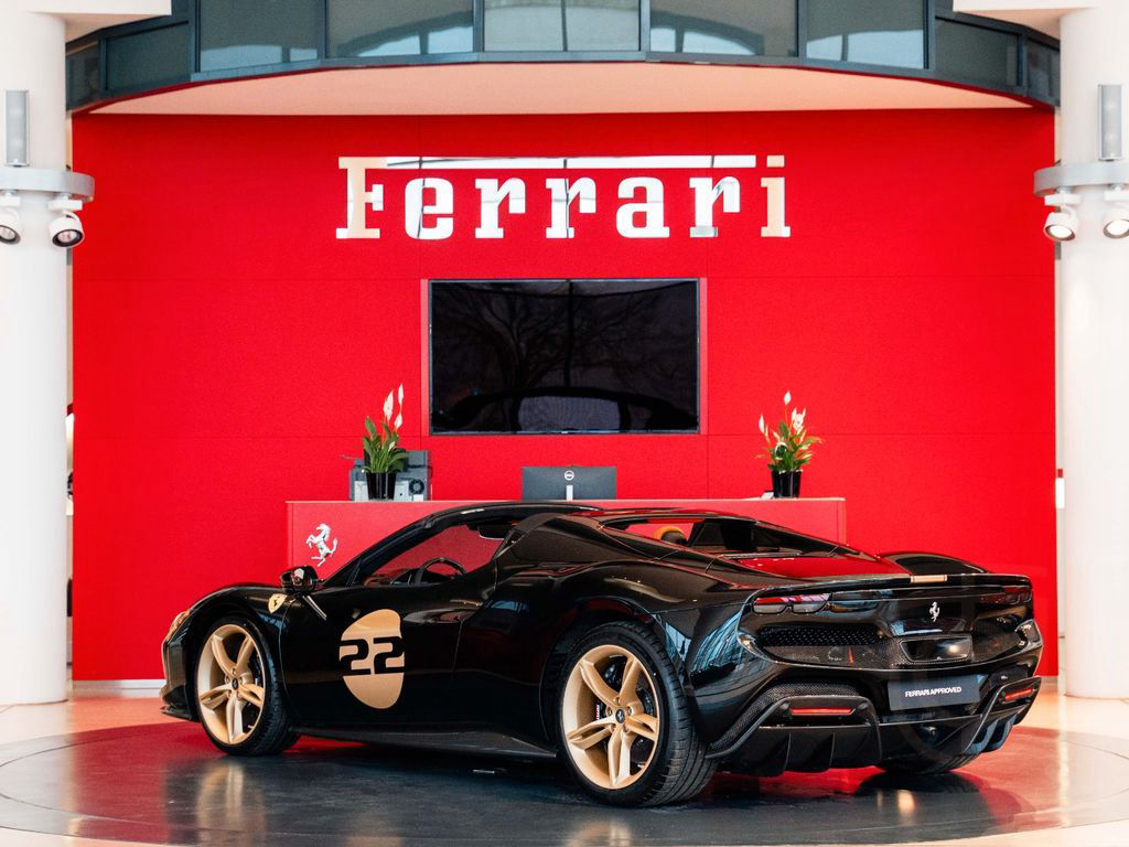 Ferrari 296 GTS Atelier*Lift*Carbon*Lackierte-Nummern