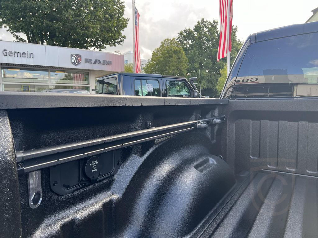 Dodge RAM Laramie Night Premium + 5 Jahre Garantie AHK