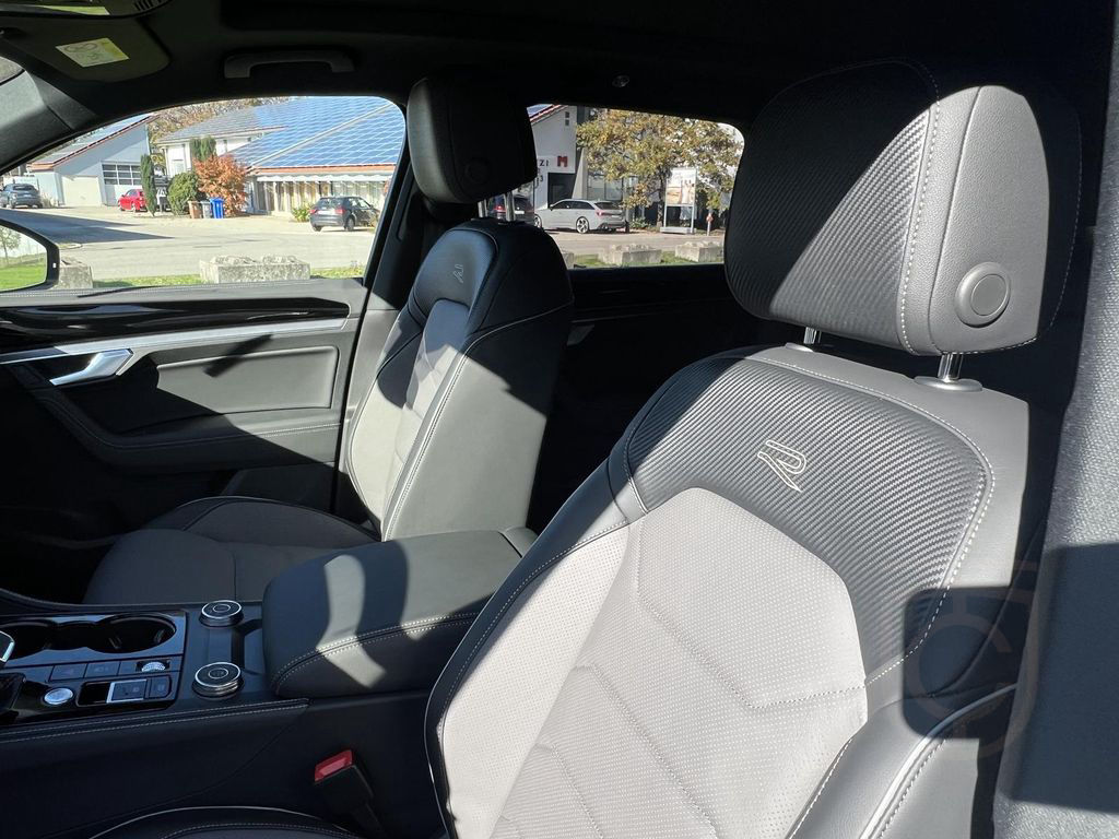 Volkswagen Touareg 3.0 TDI 4M R-Line AHK PANO DYNAUDIO