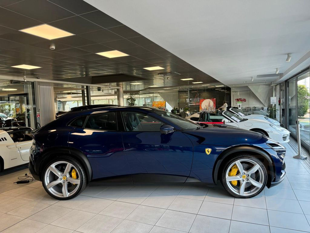 Ferrari Purosangue V12 725 DCT 4WD