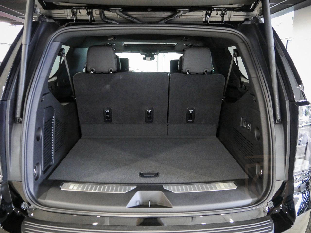 Chevrolet Suburban High Country DELUXE V8