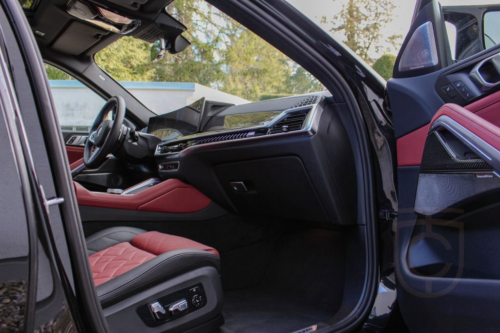 BMW X6 M60 i xDrive / STANDHEIZUNG / B&W / TRAVEL