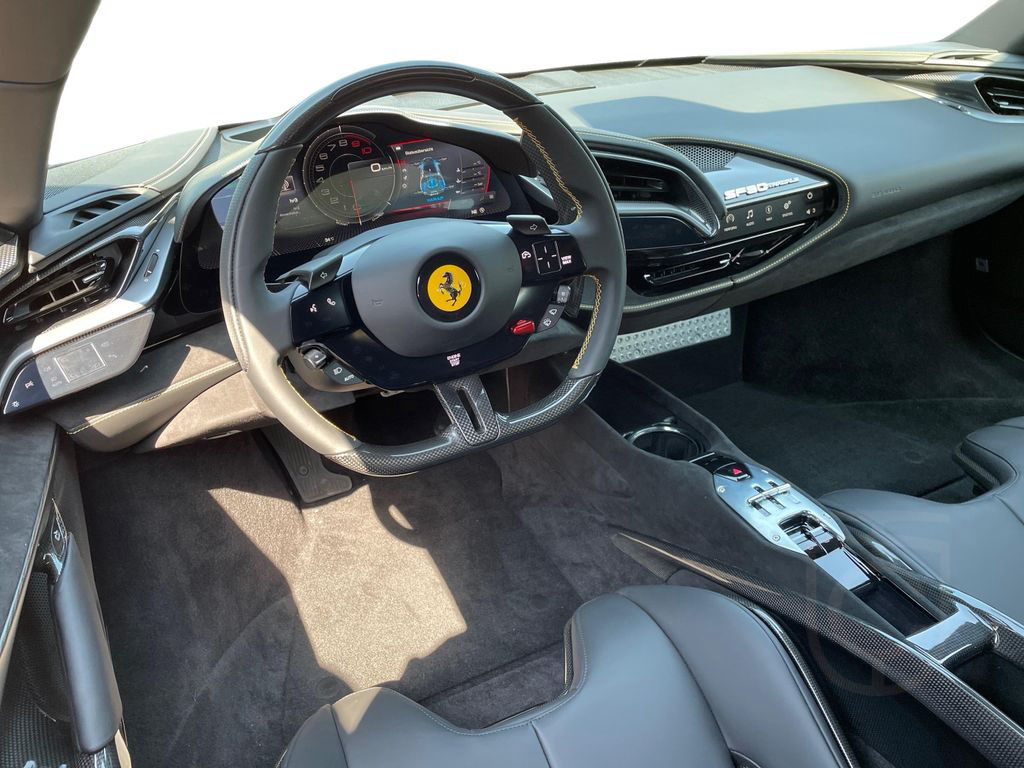 Ferrari SF90 Stradale 166.000€ an Optionals