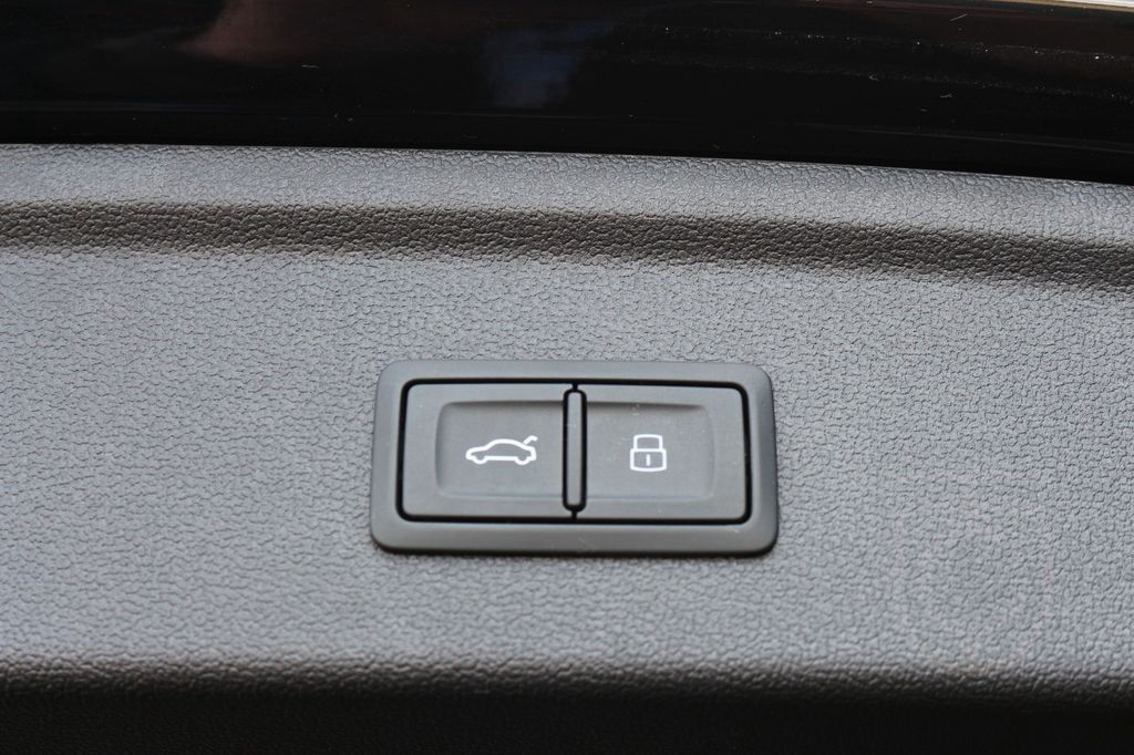 Audi RS3 Sportback/Pano/Matrix/Sportabg/Sonos/Schale