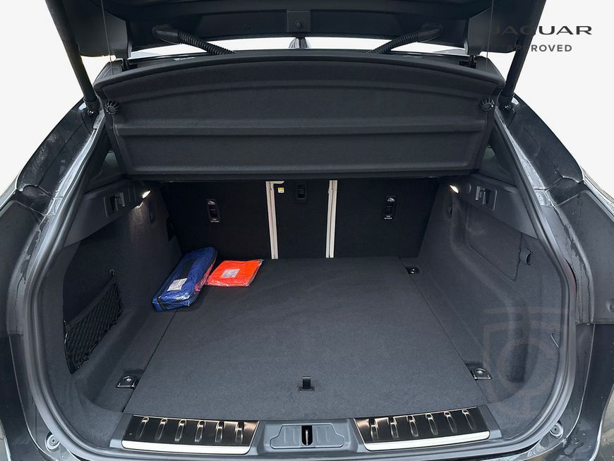Jaguar F-Pace D300 AWD R-Dynamic SE 221 kW, 5-türig (Di
