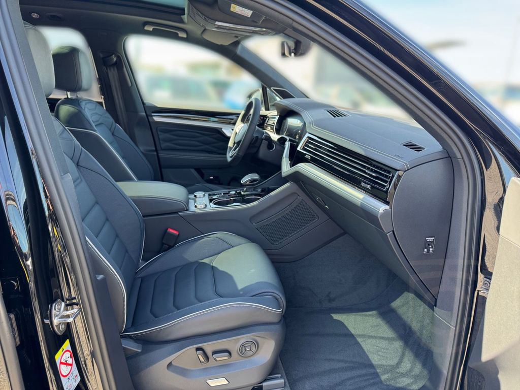 Volkswagen Touareg R-Line 3.0TDI 4M BLACKSTYLE AHK PANO