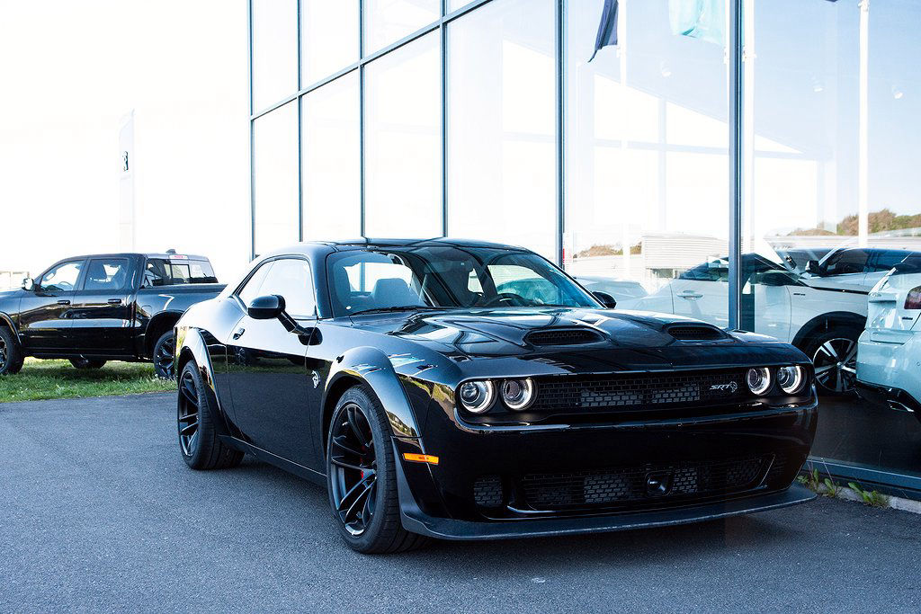 Dodge Challenger SRT Hellcat WideBody 727hk Sportavgas