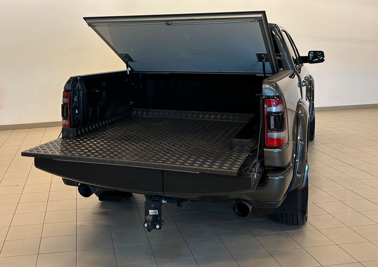 Dodge RAM 5,7 V8 Hemi 4X4 Night Edition