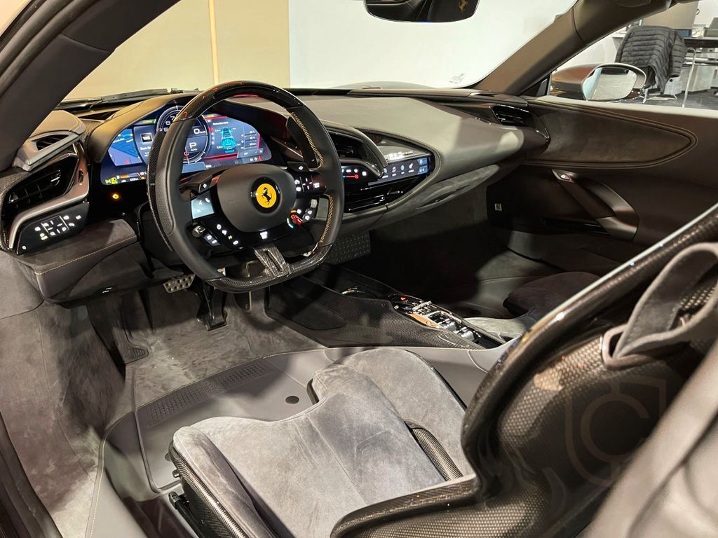 Ferrari SF90 SPIDER LIFT/CARBON/TAILORMADE/KEYVANY!