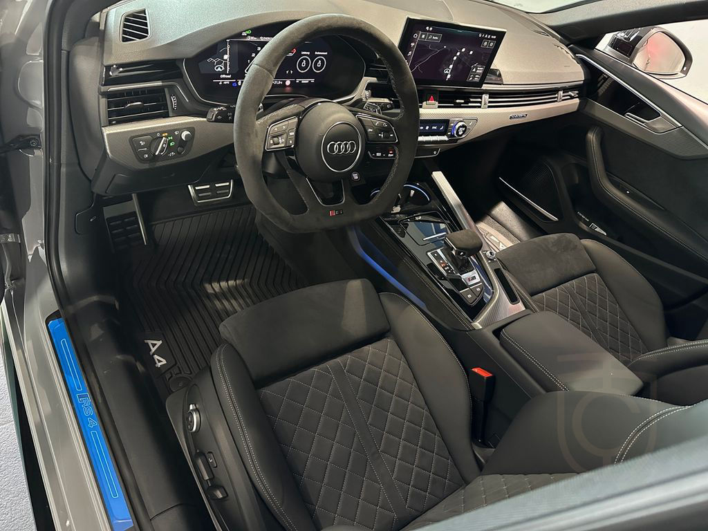 Audi RS 4 Avant 450PS Black PanoDach B&O HUD
