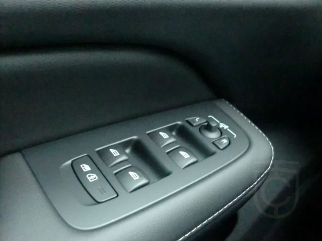 Volvo V60 T6 AWD Ultra Dark*Business-Paket*360Grad*B+W