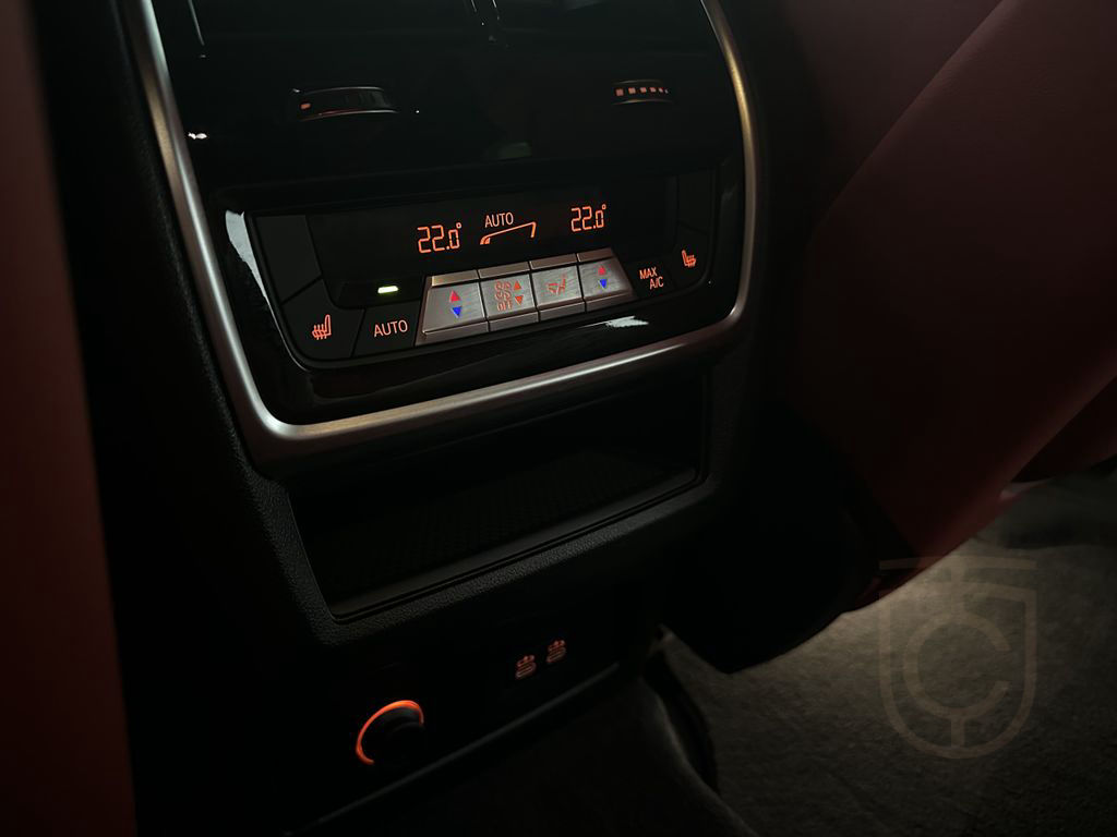 BMW XM 50e SOFT|AHK|LASER|B&W|MASSAGE|360°|ORANGE