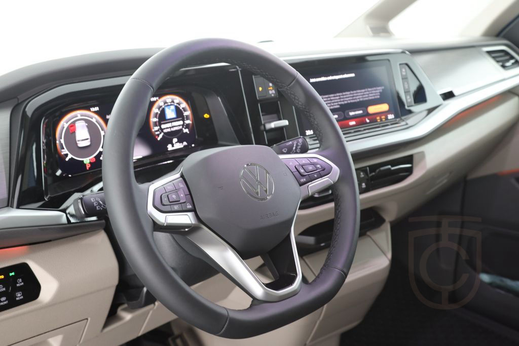 Volkswagen T7 Multivan KÜ 2.0 TDI DSG STYLE | DCC | PANO |