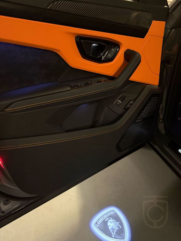 Lamborghini Urus S Pano 23" 3D B & O Carbon Style Massage