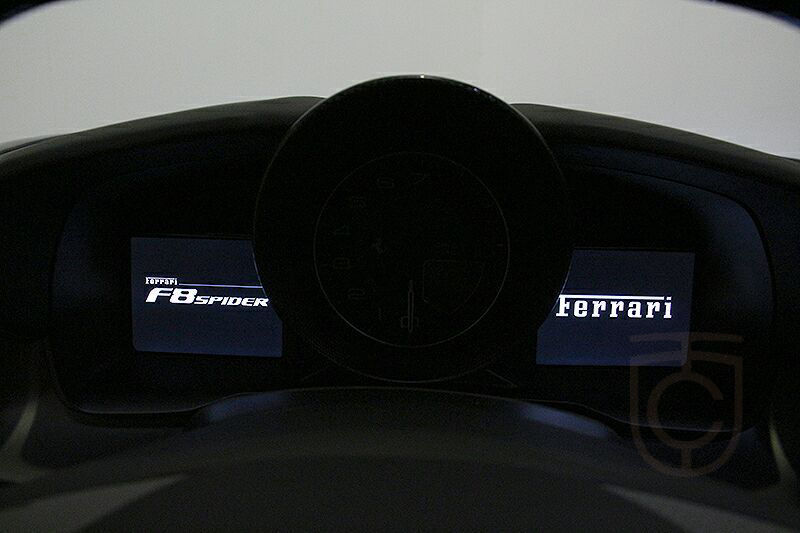Ferrari F8 Spider Carbon Liftsystem BeifahrerDisplay