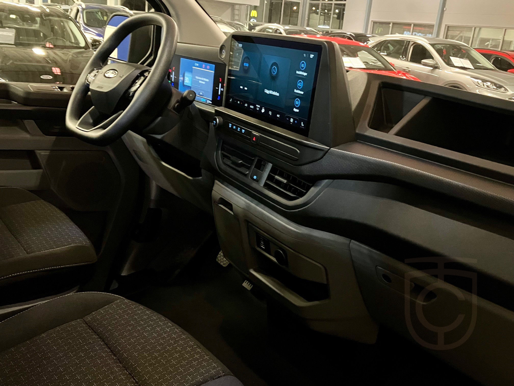 Ford E-Transit Custom 320