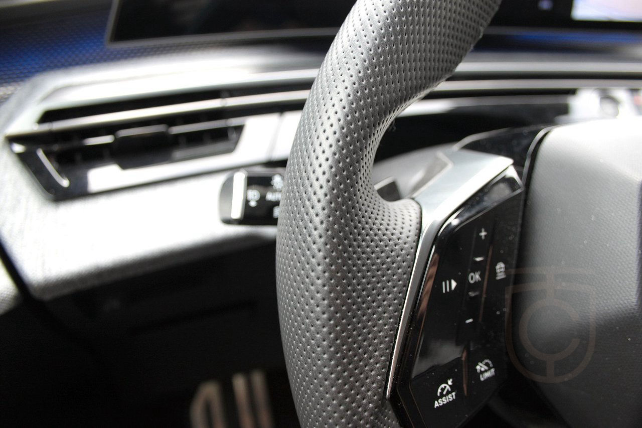 Peugeot 5008 GT HYBRID