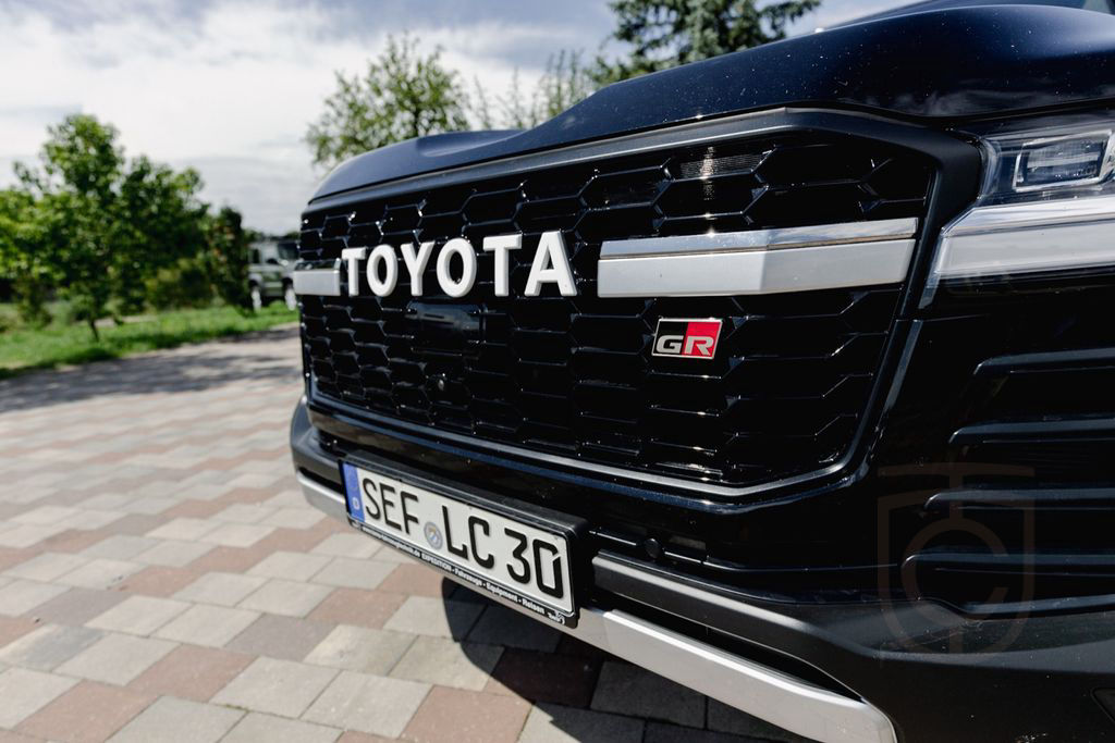 Toyota Land Cruiser 300 GR Sport