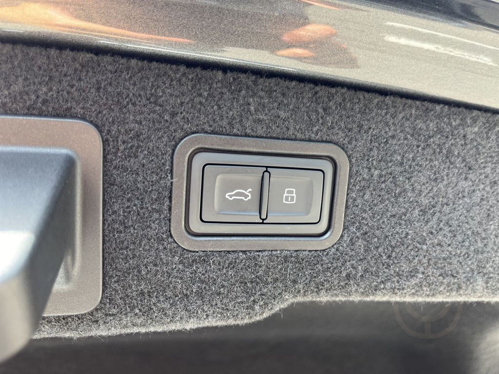 Audi S8 TFSI MATRIX PANO STANDH UPE: 185.000,-¿