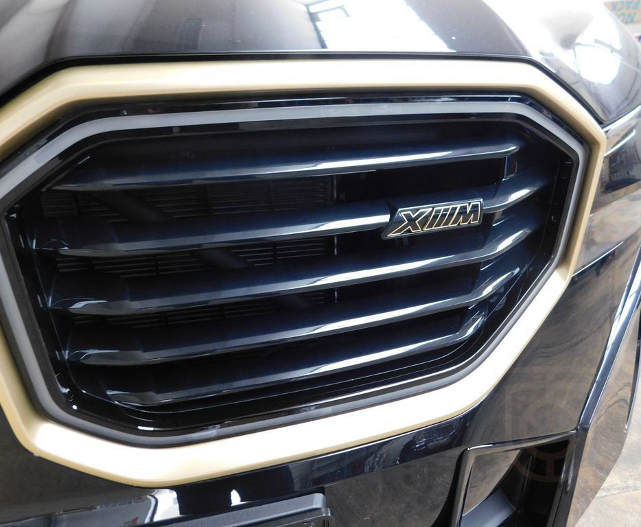 BMW XM (BMW Individual Merino/Soft-Close/Carbon)