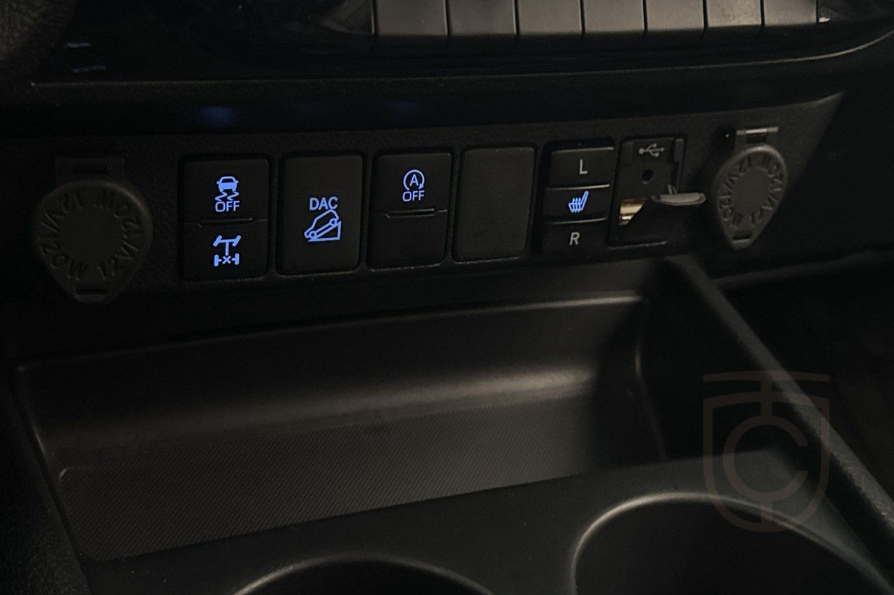 Toyota Hilux Extra Cab Invincible 2.8 4WD