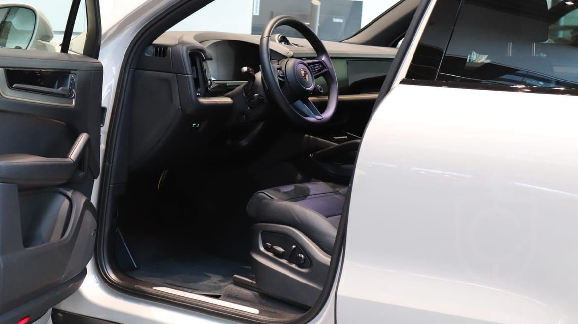 Porsche Cayenne E-Hybrid Cashmere beige metallic