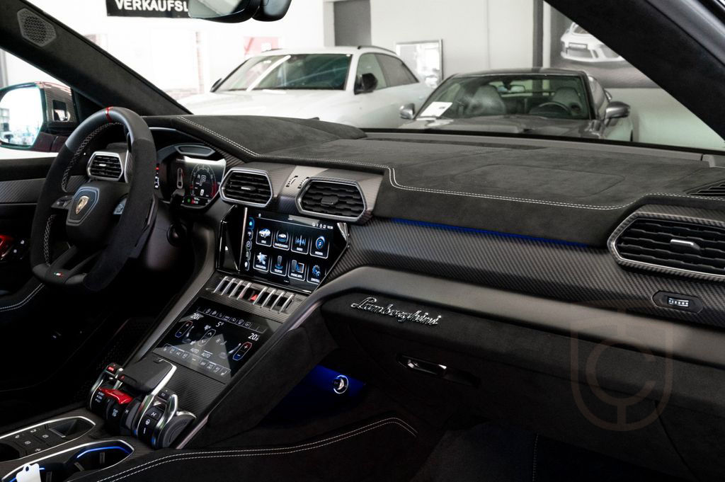 Lamborghini Urus Performante|FULL CARBON|AKRAPOVIC|B&O|VOLL