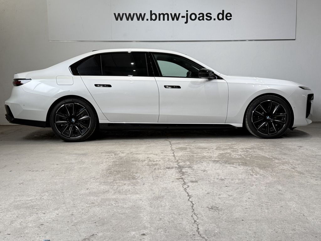 BMW M760e xDrive Lounge Seating Sky Lounge M Perform