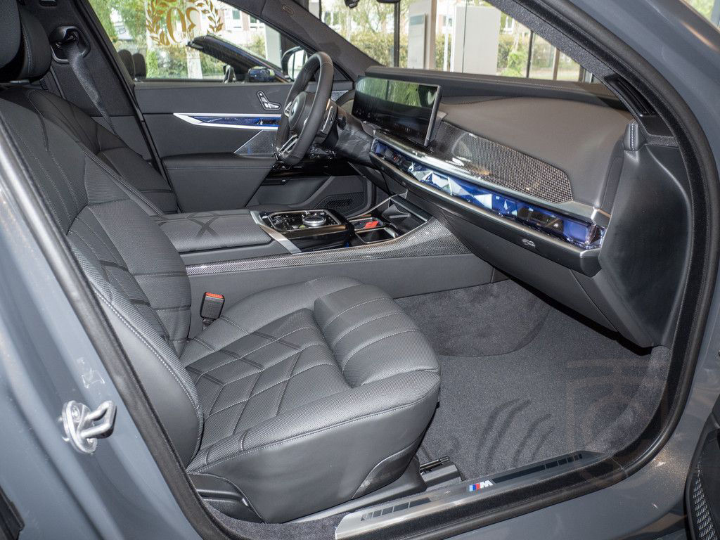 BMW 740d xDrive M-Sport ACC SITZBELÜFTUNG PANO 360°