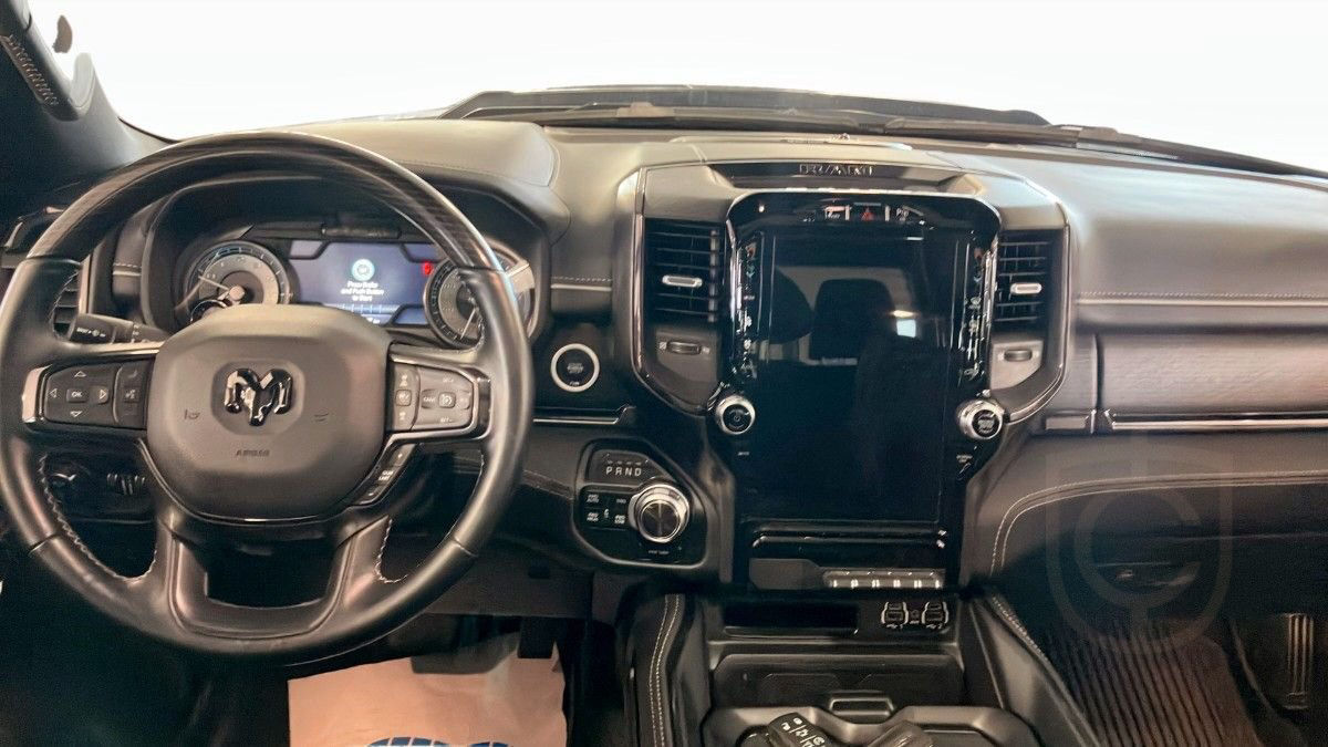 Dodge RAM 1500 Limited Crew Cab V8
