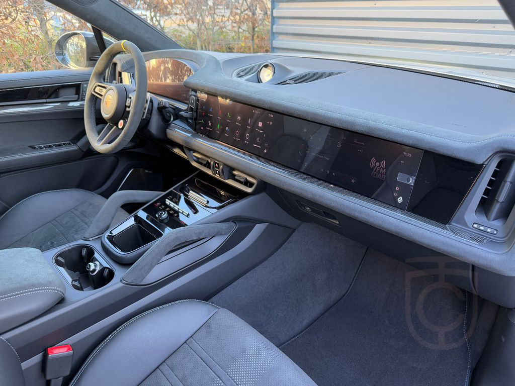 Porsche Cayenne Turbo E-Hybrid Coupe mit GT-Paket | PDCC