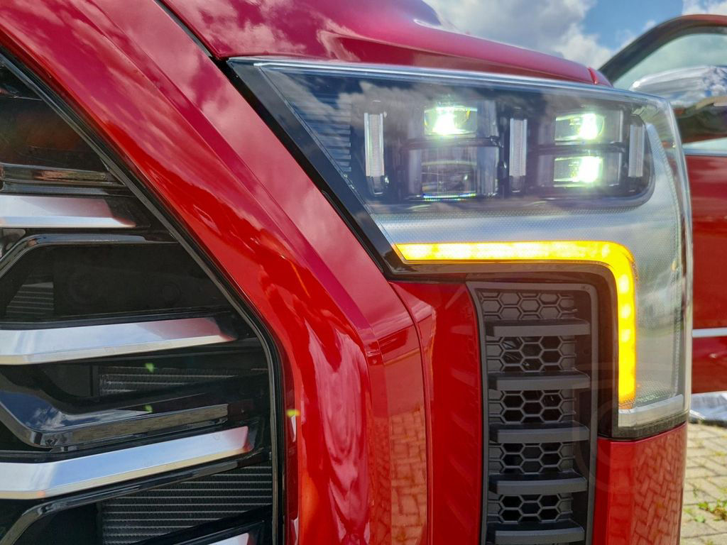 Toyota Tundra Capstone 4x4 Hybrid CrewMax - VOLL