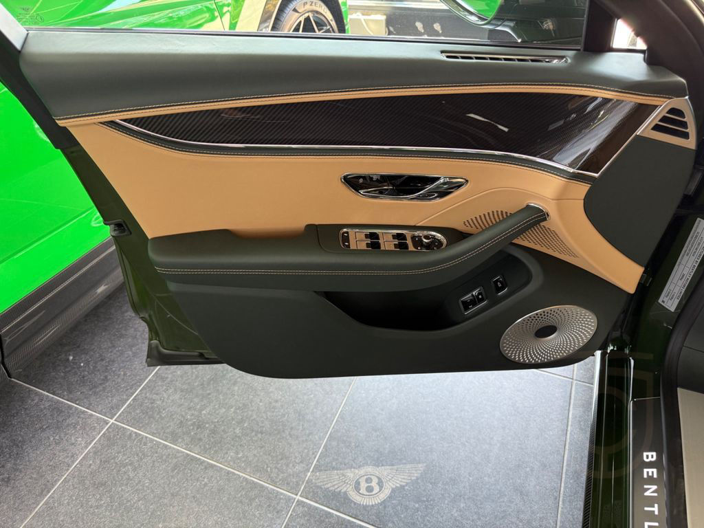 Bentley Flying Spur S V8- Carbon- B&O- Pano