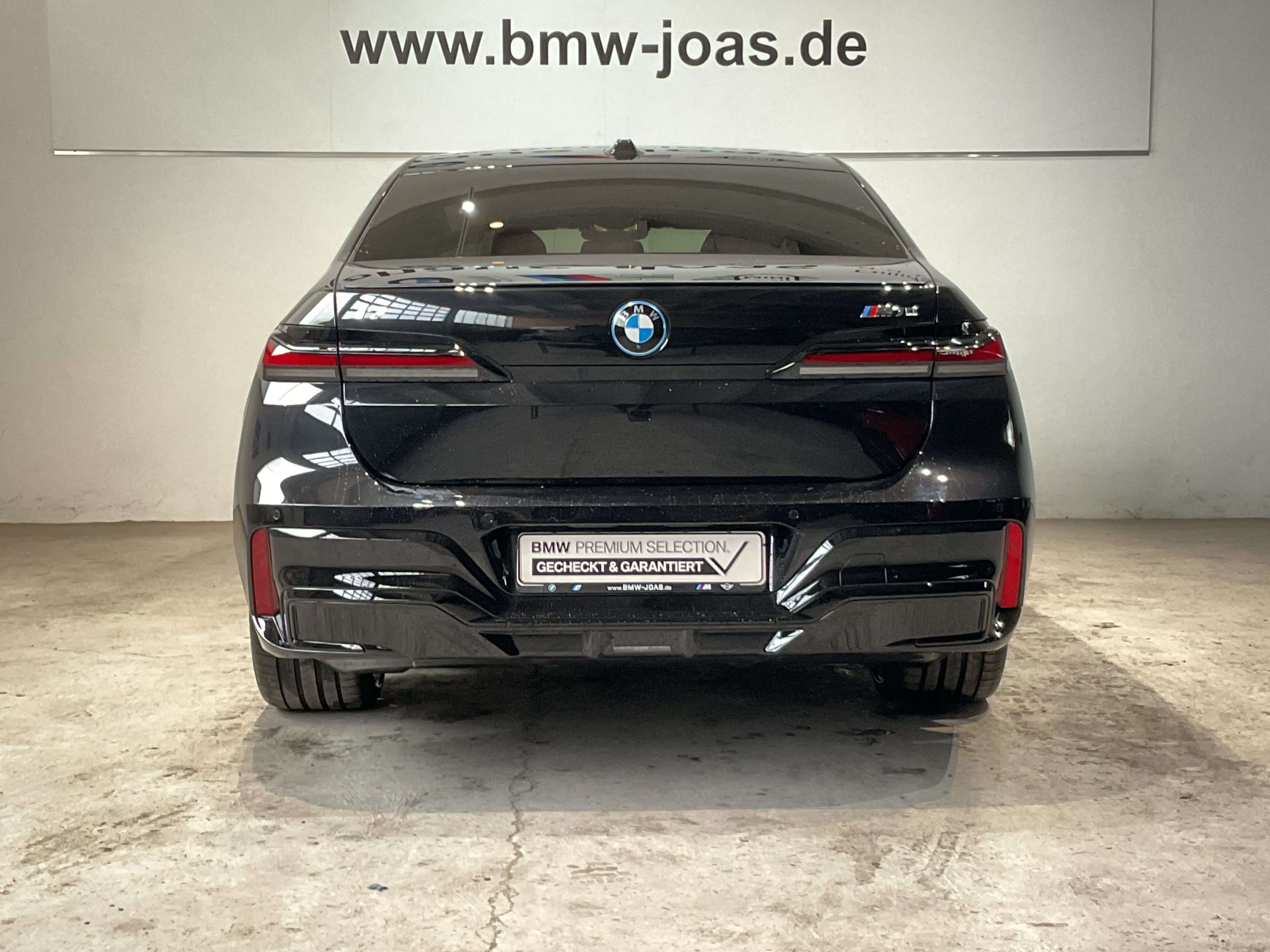 BMW i7