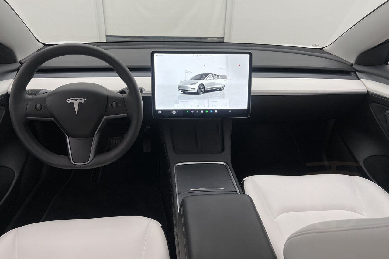 Tesla Model 3 Long Range AWD Autopilot Ljus