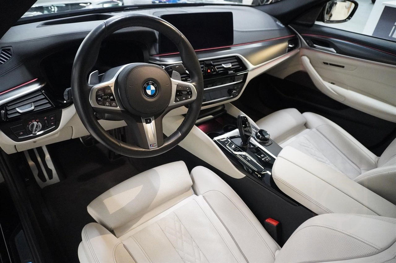 BMW M5 50i xDrive V8 Glastak Massagestolar Head-Up