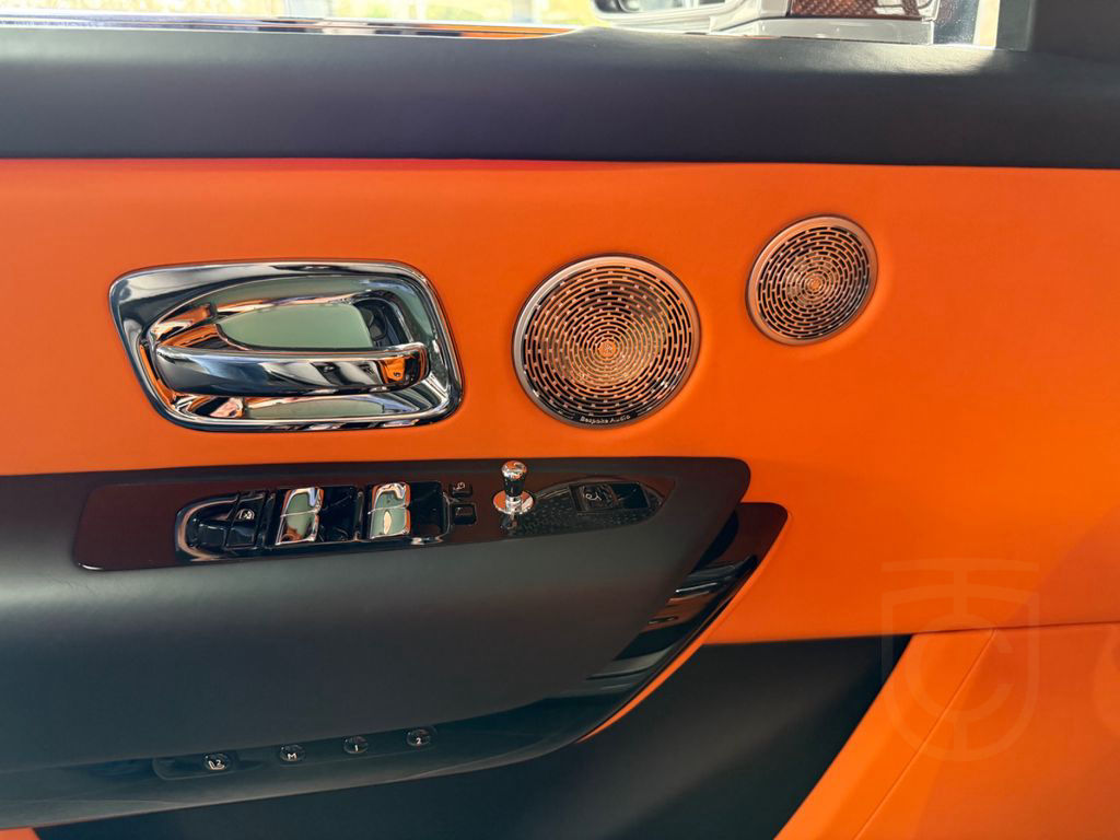 Rolls-Royce Cullinan- 4 seats- Bespoke- Starlight- Tables+TV