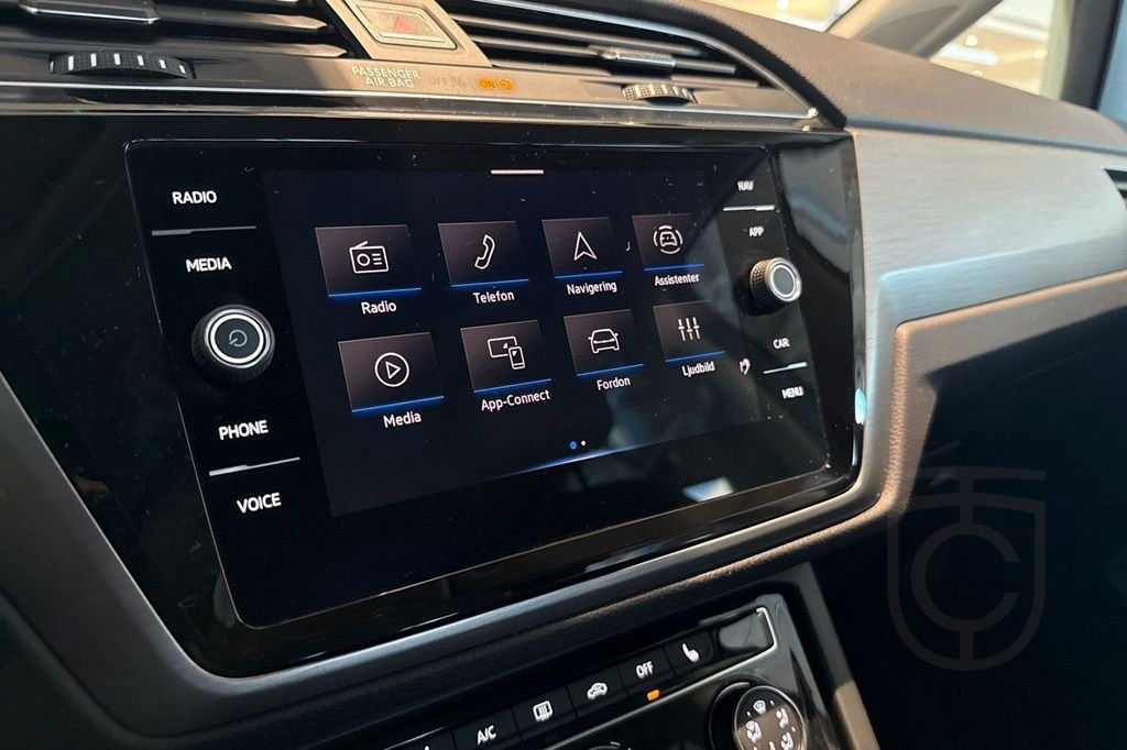 Volkswagen Touran 7-seater 1.5 TSI