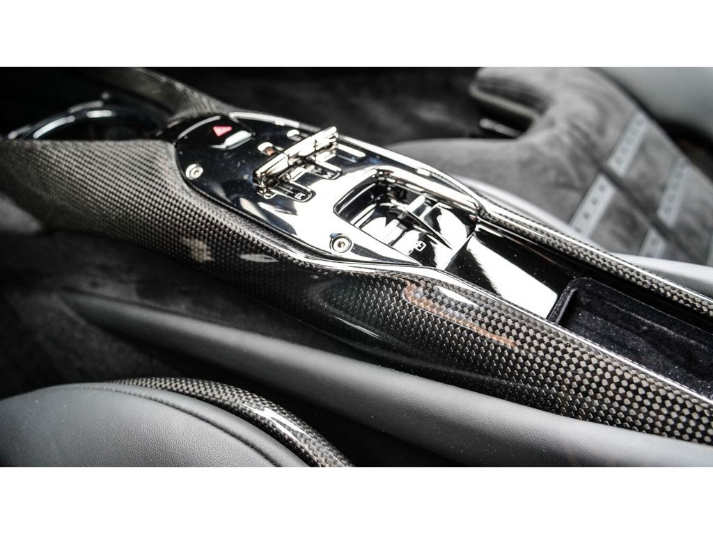 Ferrari 296 GTB *Lift*Carbon*LED*CarPlay*Racingseats*1Hd