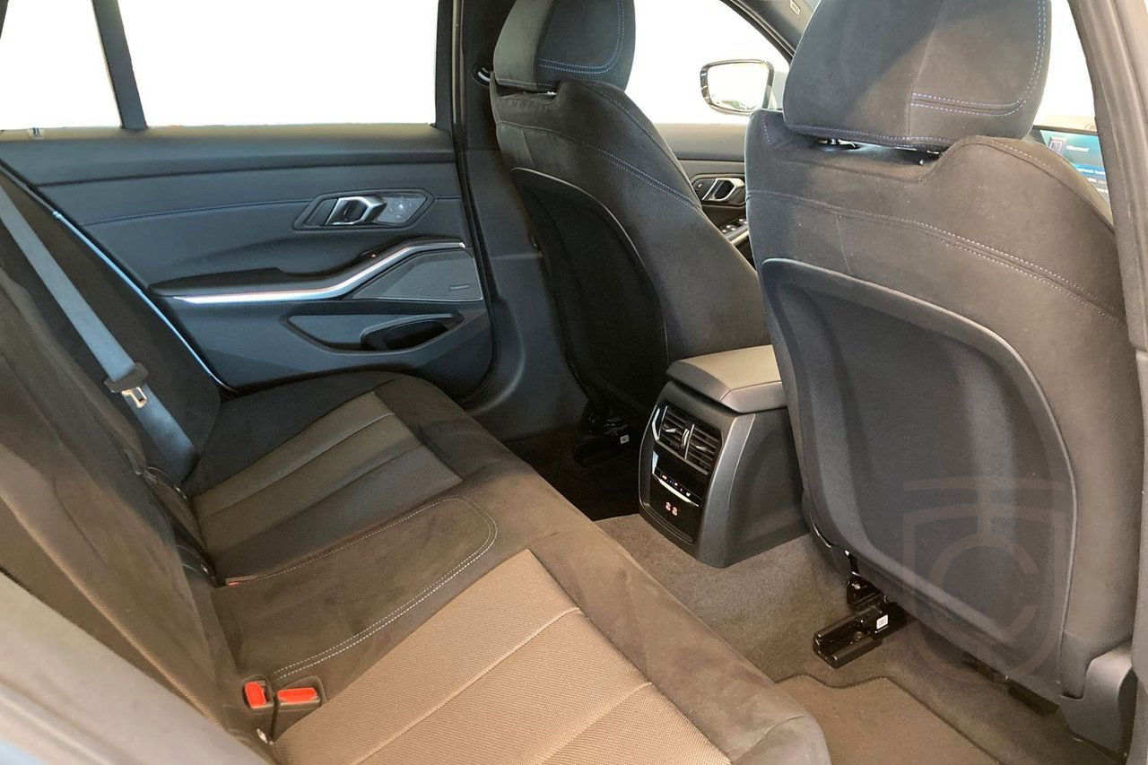 BMW 330e xDrive Touring