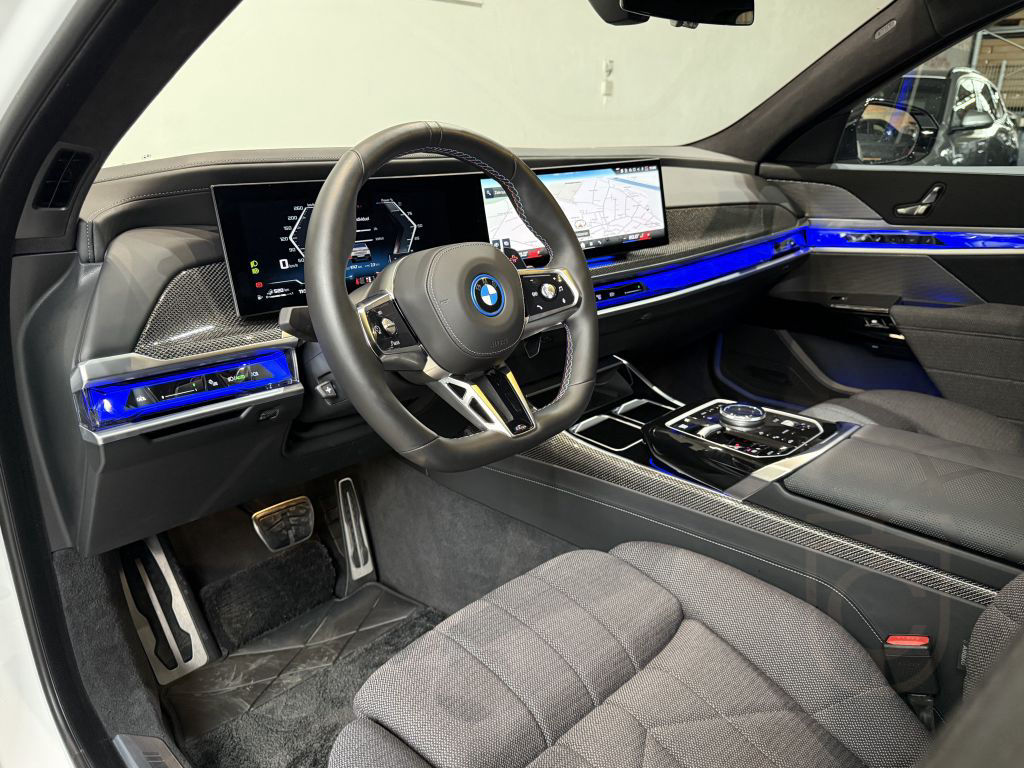 BMW M760e xDrive Lounge Seating Sky Lounge M Perform