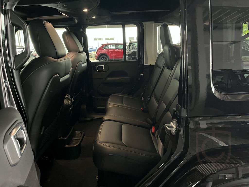 Jeep Wrangler Sahara 2.0 Benzin ***Schiebedach***
