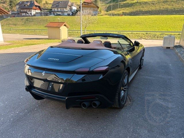 Ferrari Roma Spider MY25/MAGNERIDE/Carbon/Surround