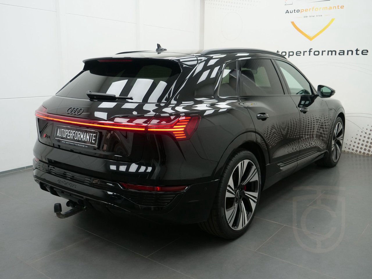 Audi Q8 55 e-tron Quattro S Line Pano