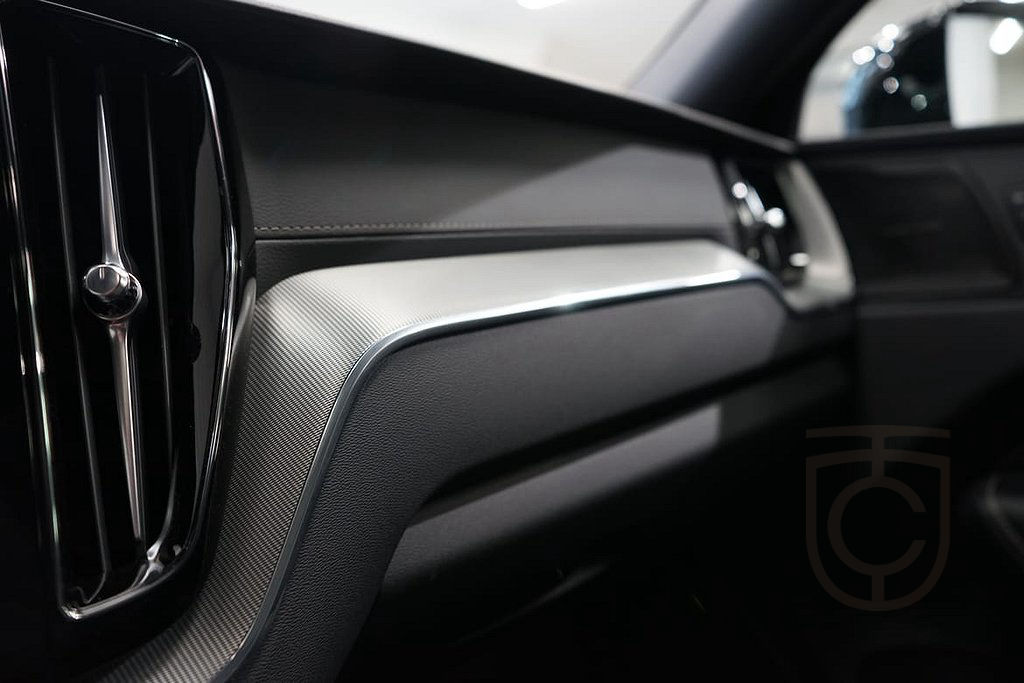 Volvo XC60 T6 Ultra Dark