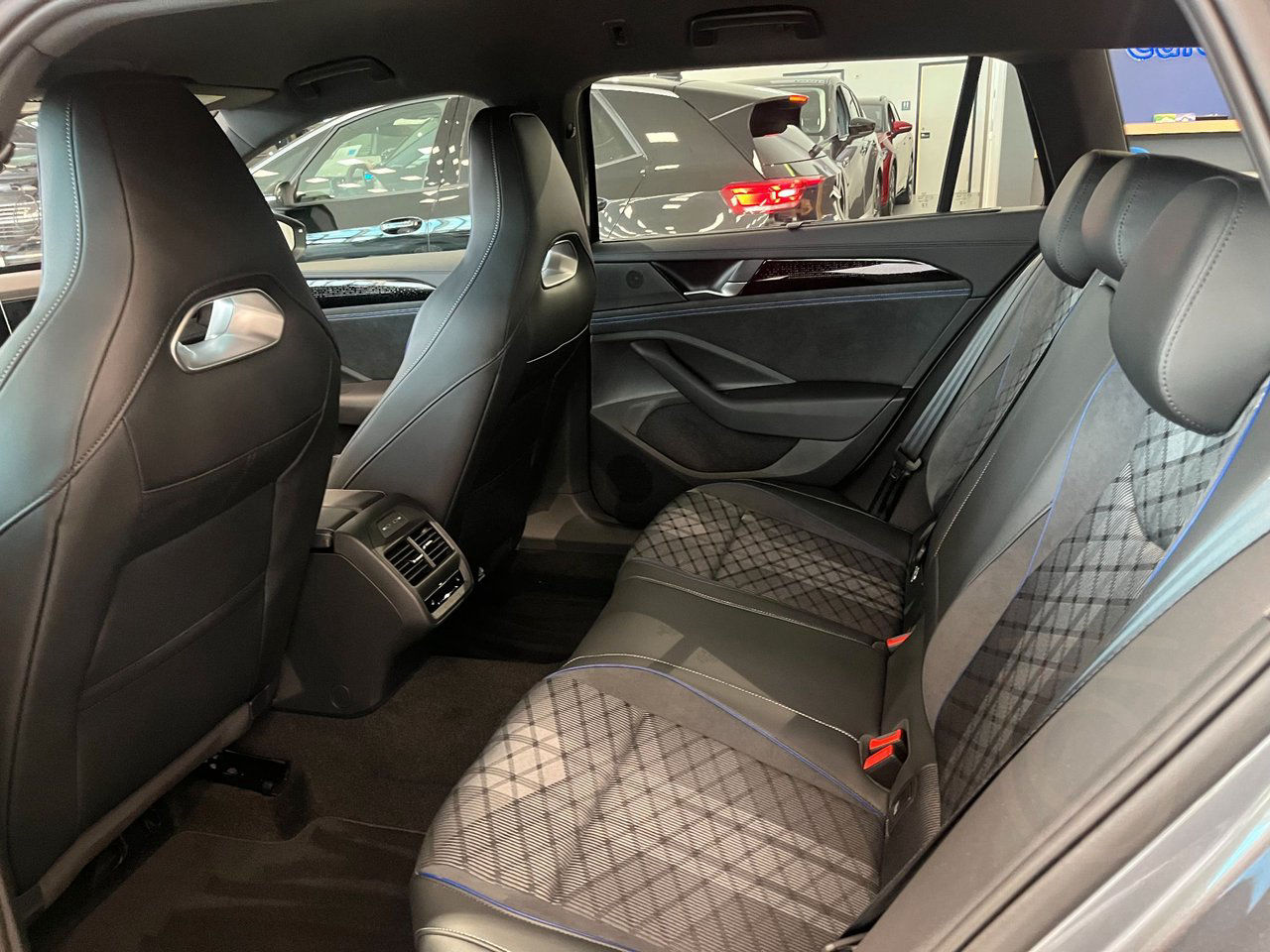 Volkswagen Passat eHybrid 1.5 TSI  R-Line