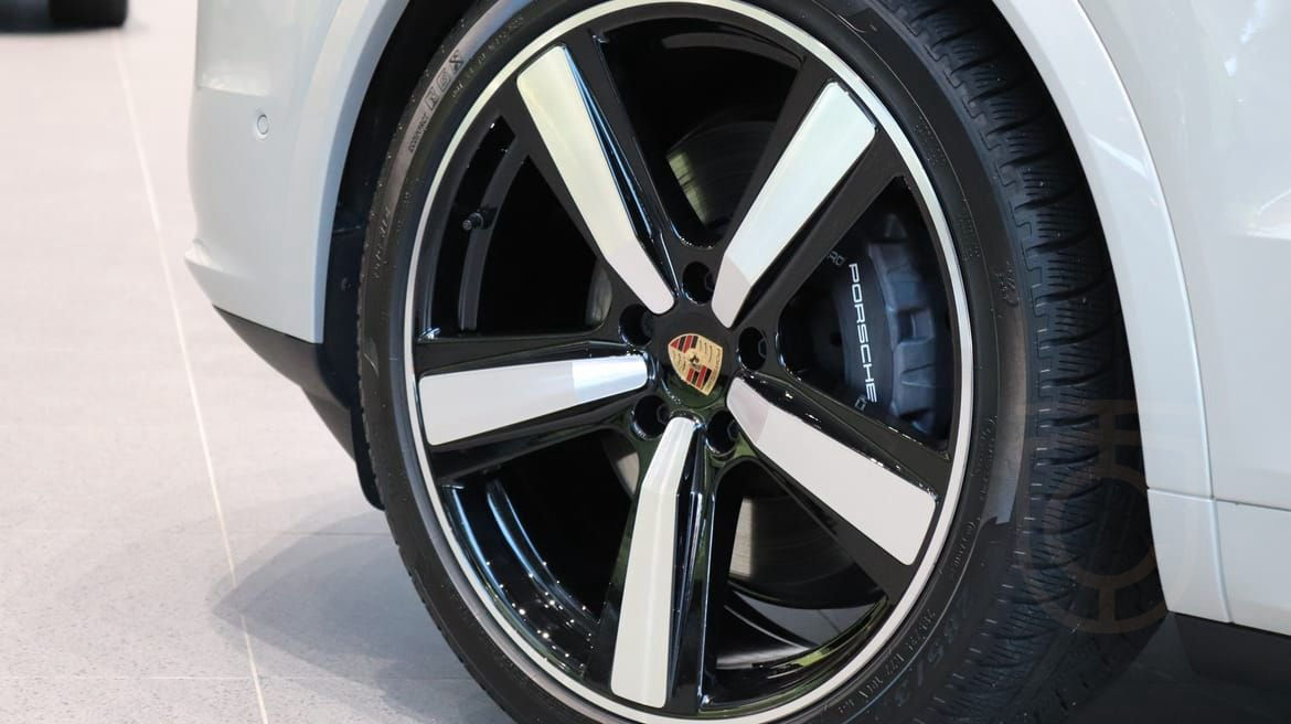 Porsche Cayenne E-Hybrid Cashmere beige metallic