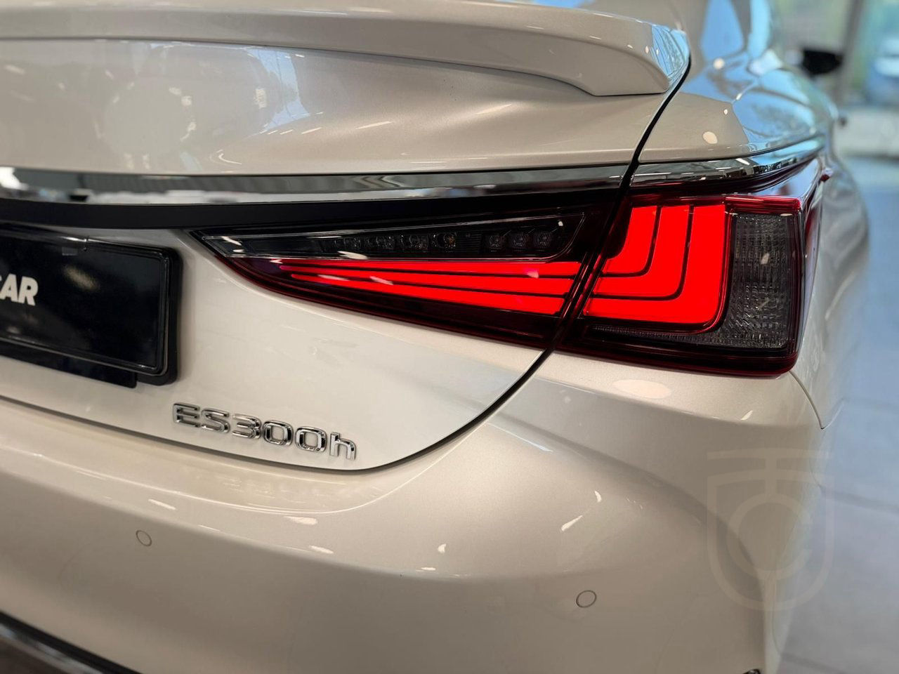 Lexus ES 300h 2.5 E-CVT Limited Edition